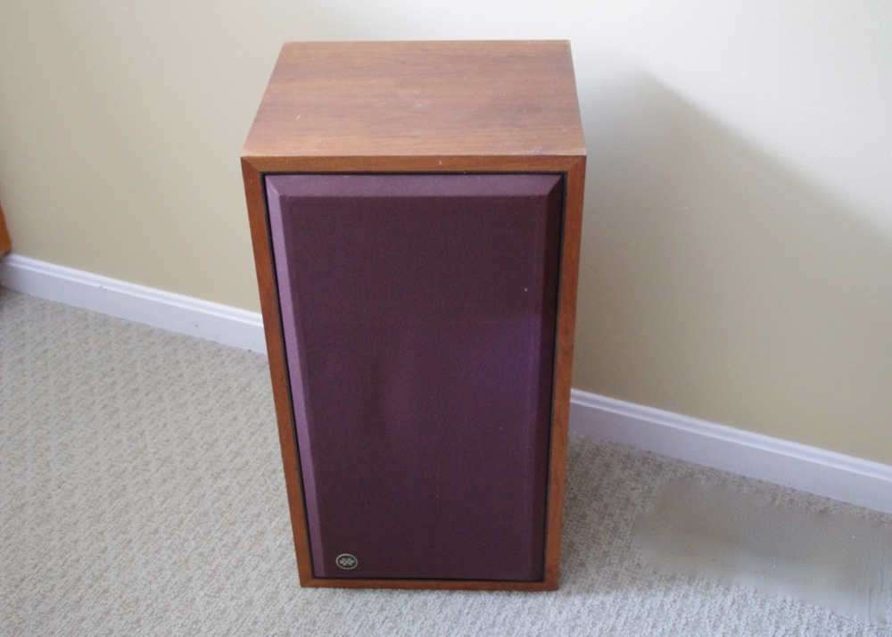 Emerson Compact Stereo System with Two Speakers and One Large Speaker