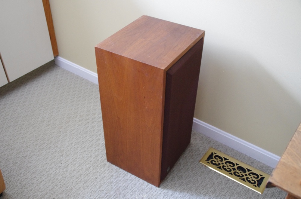 Emerson Compact Stereo System with Two Speakers and One Large Speaker