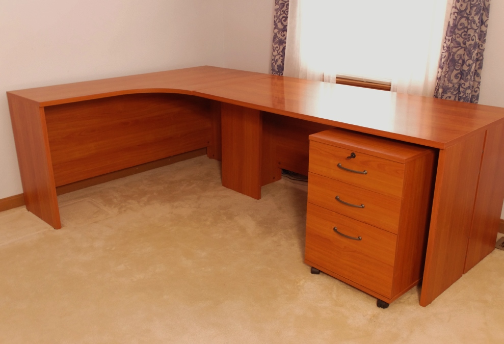 Contemporary Office Desk with Rolling Drawer Unit