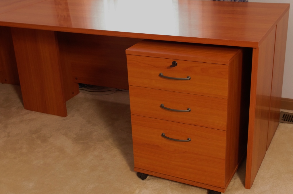 Contemporary Office Desk with Rolling Drawer Unit
