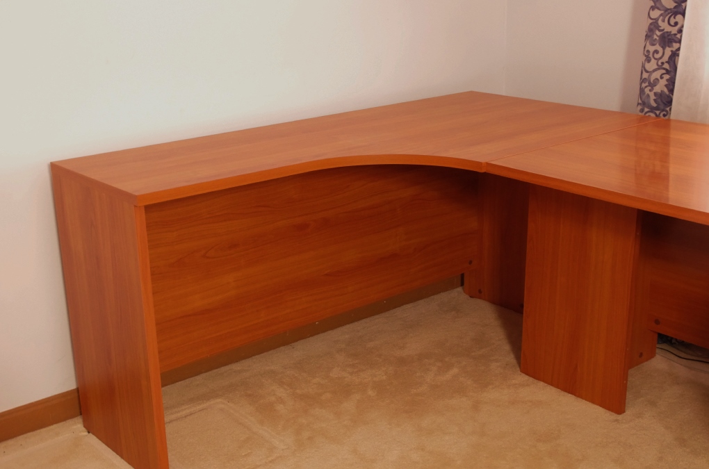 Contemporary Office Desk with Rolling Drawer Unit