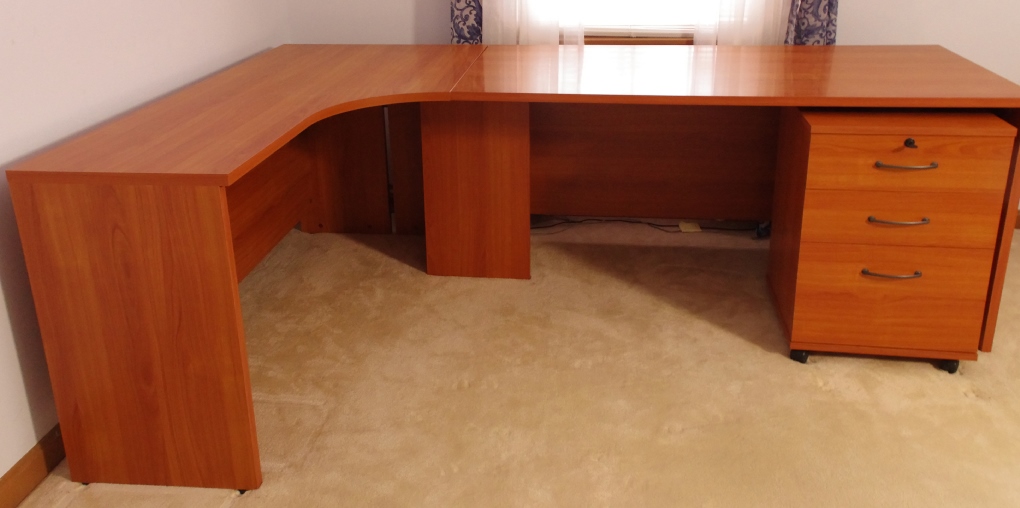 Contemporary Office Desk with Rolling Drawer Unit