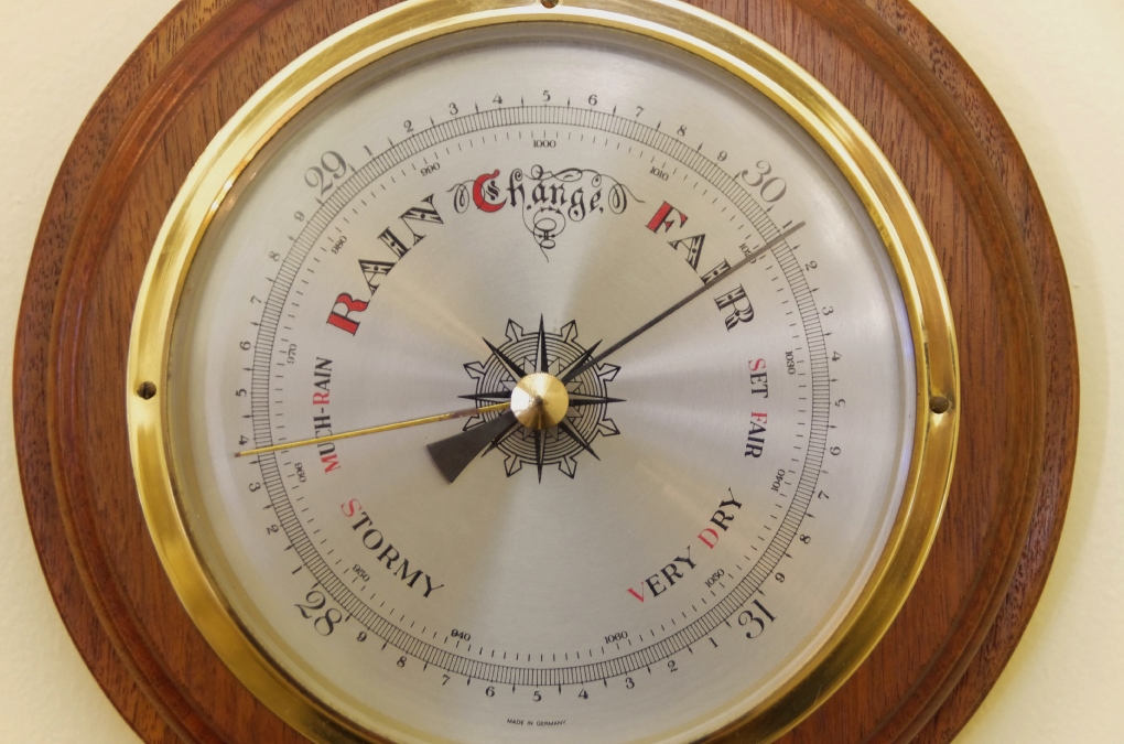 Oak Wall-Mounted Weather Station 