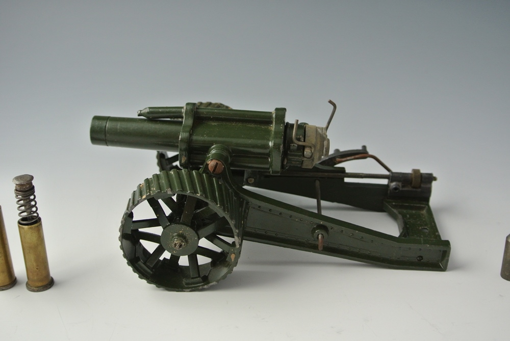 Britains 18" Firing Howitzer Mounted for Field Service 
