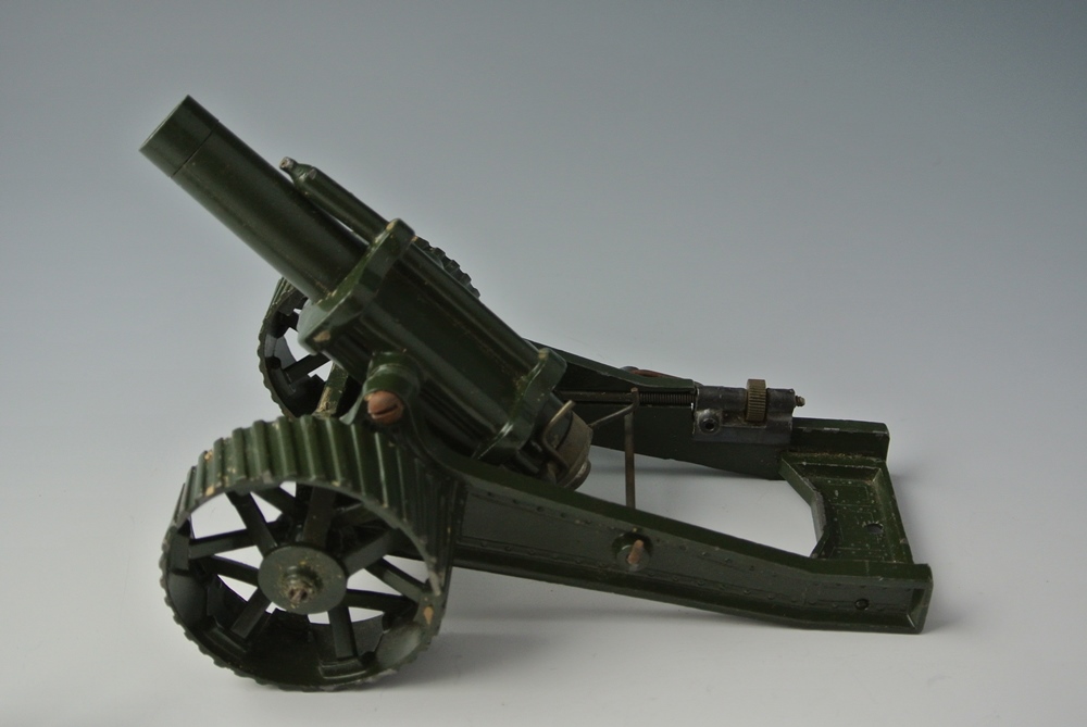 Britains 18" Firing Howitzer Mounted for Field Service 