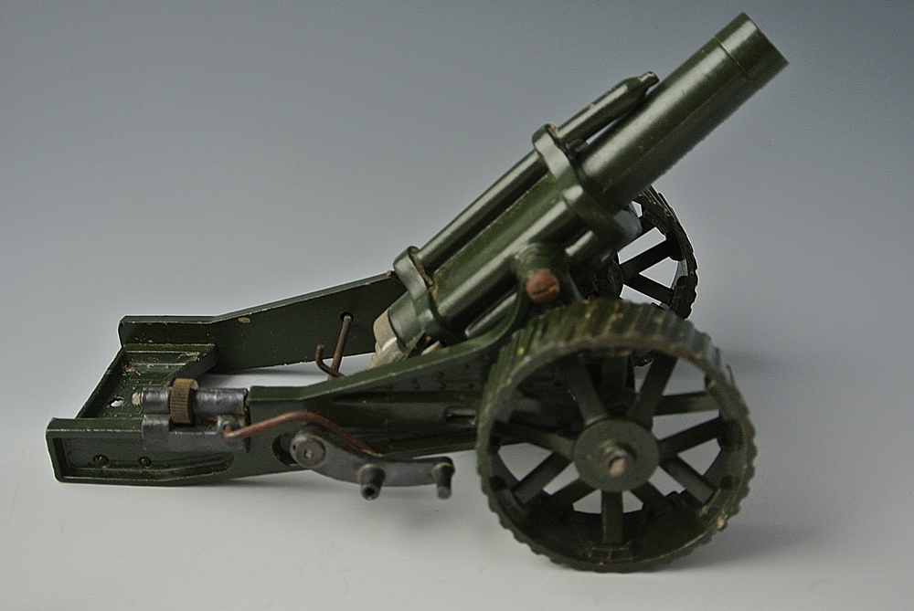 Britains 18" Firing Howitzer Mounted for Field Service 
