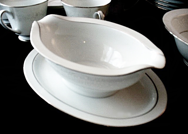 Complete 87-Piece Noritake Formal Bone China Dinnerware Set, Buckingham Pattern