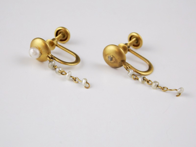Vintage 10k Yellow Gold Earrings with Dangling Chains of Seed Pearls