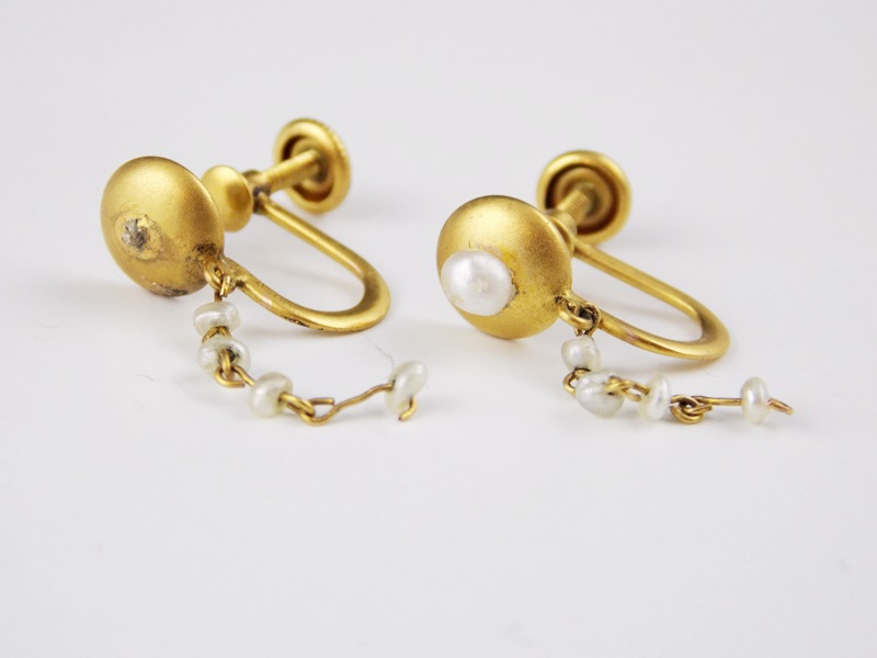Vintage 10k Yellow Gold Earrings with Dangling Chains of Seed Pearls