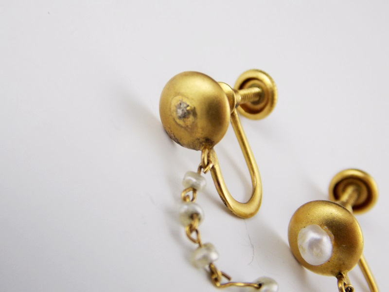 Vintage 10k Yellow Gold Earrings with Dangling Chains of Seed Pearls