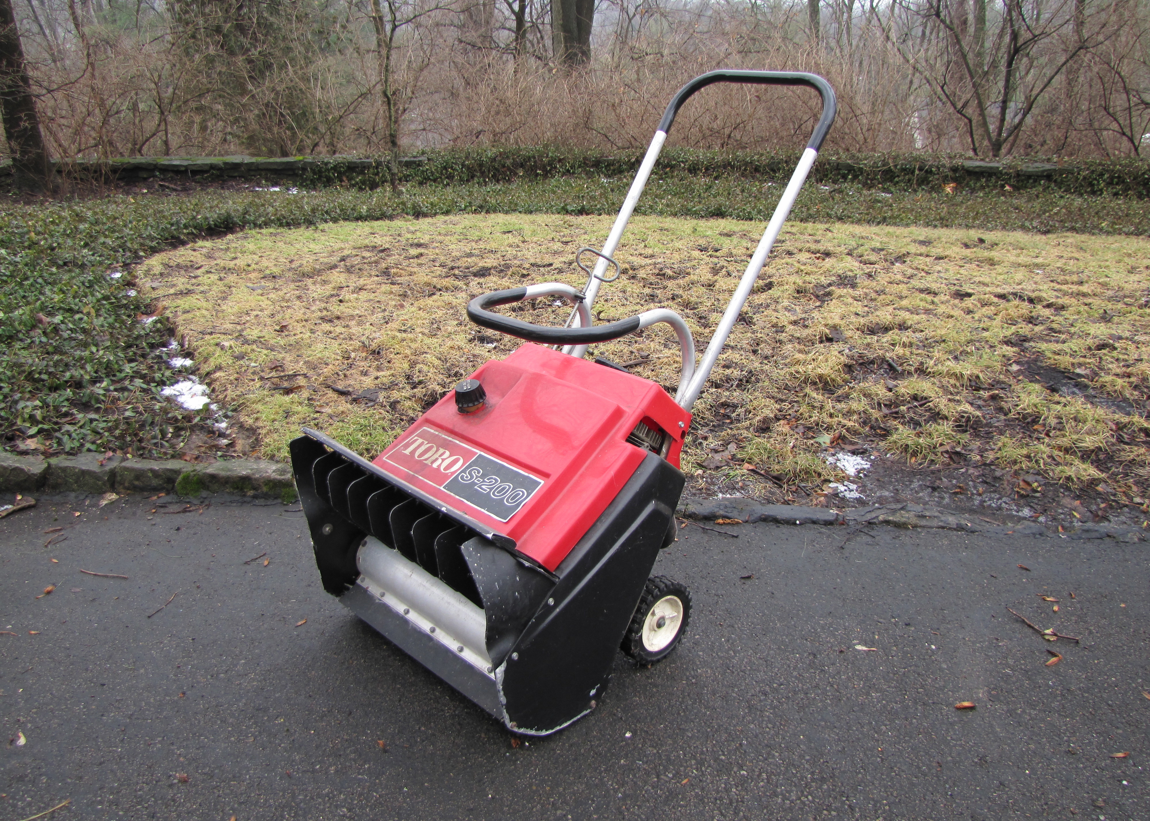 Toro S-200 Snow Blower
