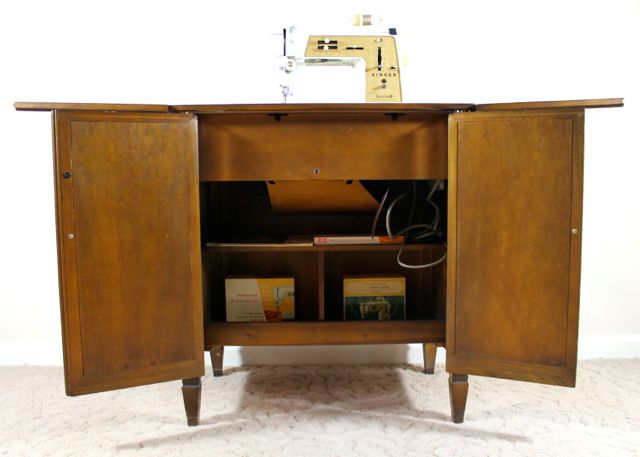 Vintage 1968 Singer Sewing Machine Cabinet