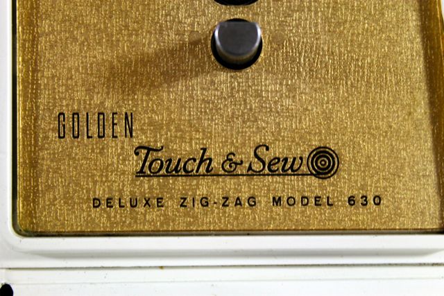 Vintage 1968 Singer Sewing Machine Cabinet