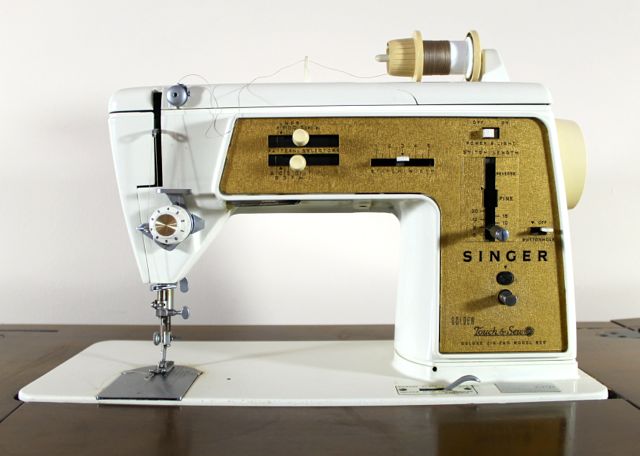 Vintage 1968 Singer Sewing Machine Cabinet