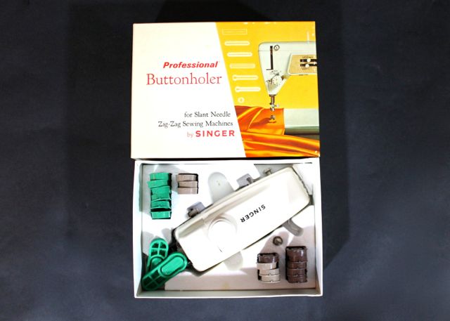 Vintage 1968 Singer Sewing Machine Cabinet