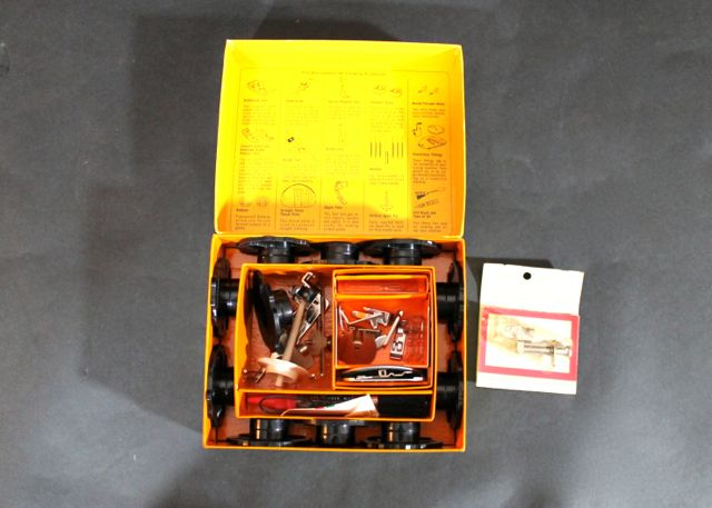 Vintage 1968 Singer Sewing Machine Cabinet