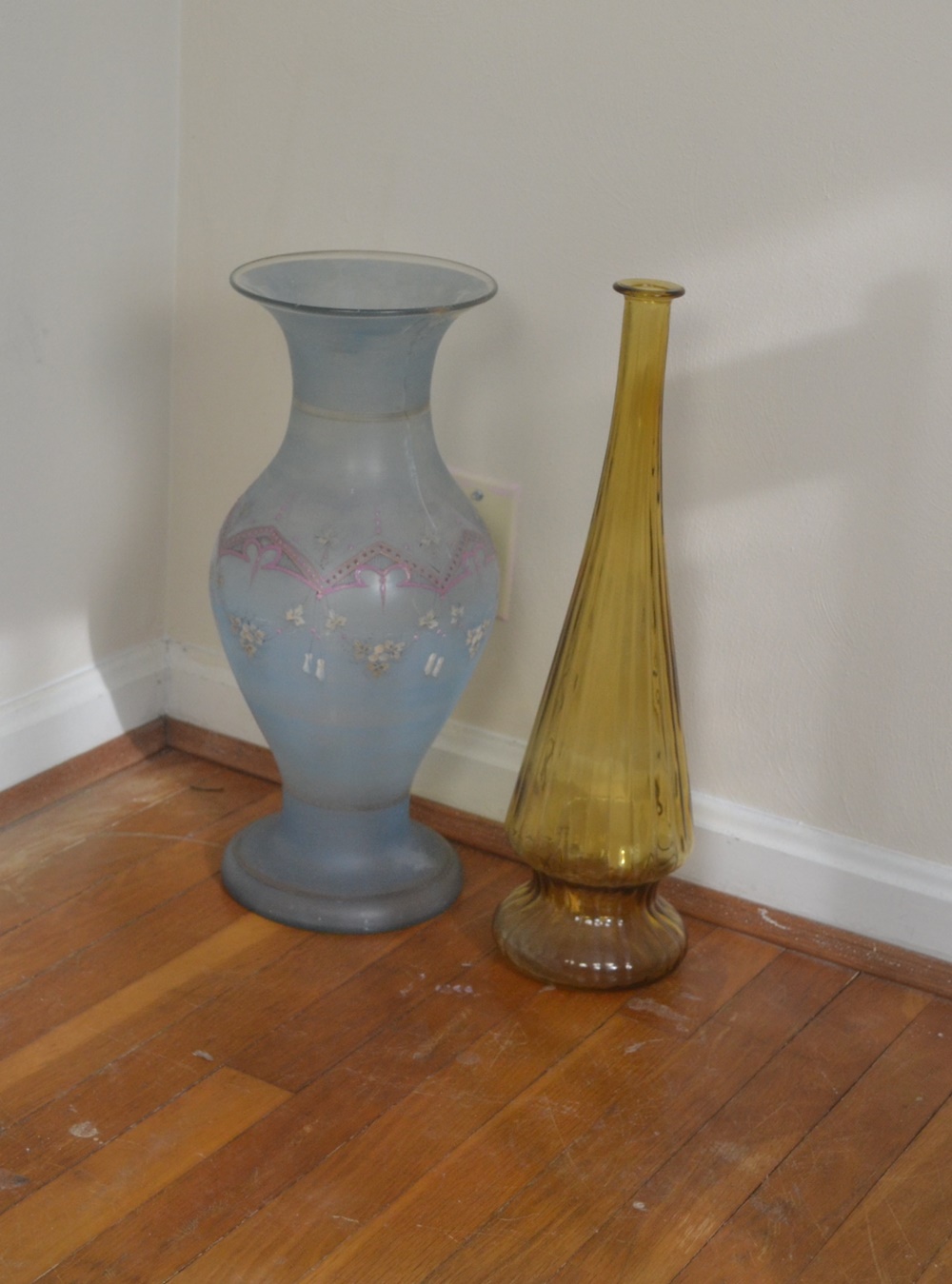 Vintage Single Light Brass Floor Lamp & 2 Floor Vases
