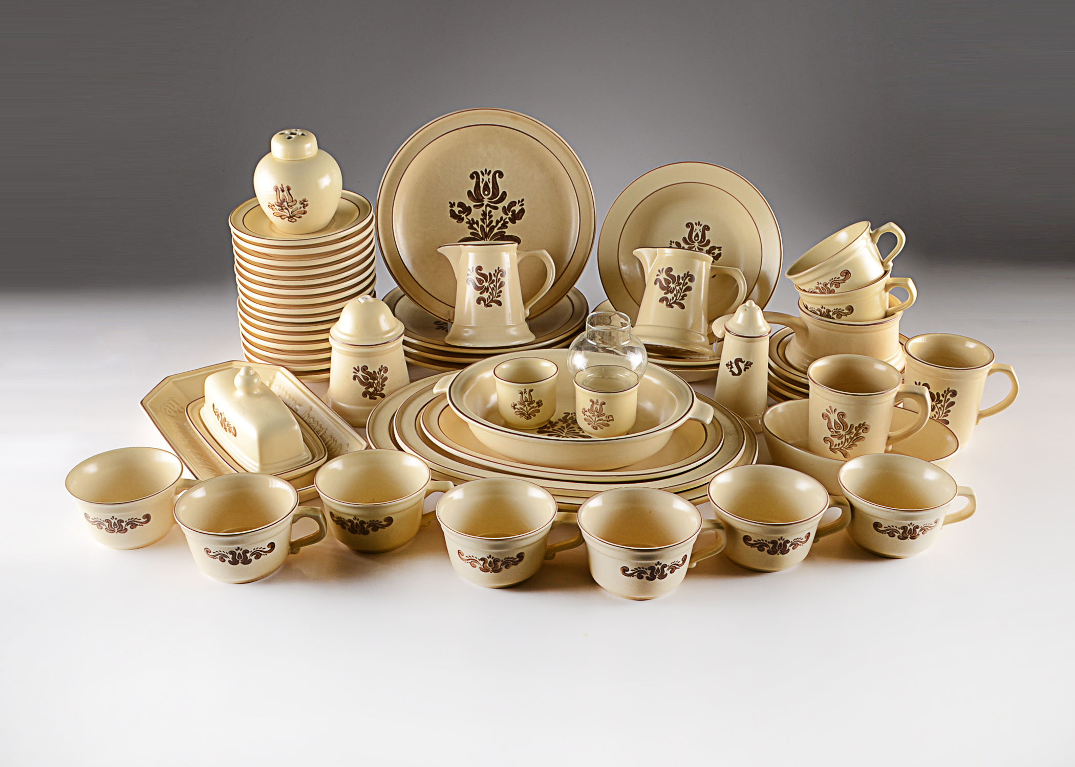 Collection of Pfaltzgraff Village Pattern Dinnerware Pieces