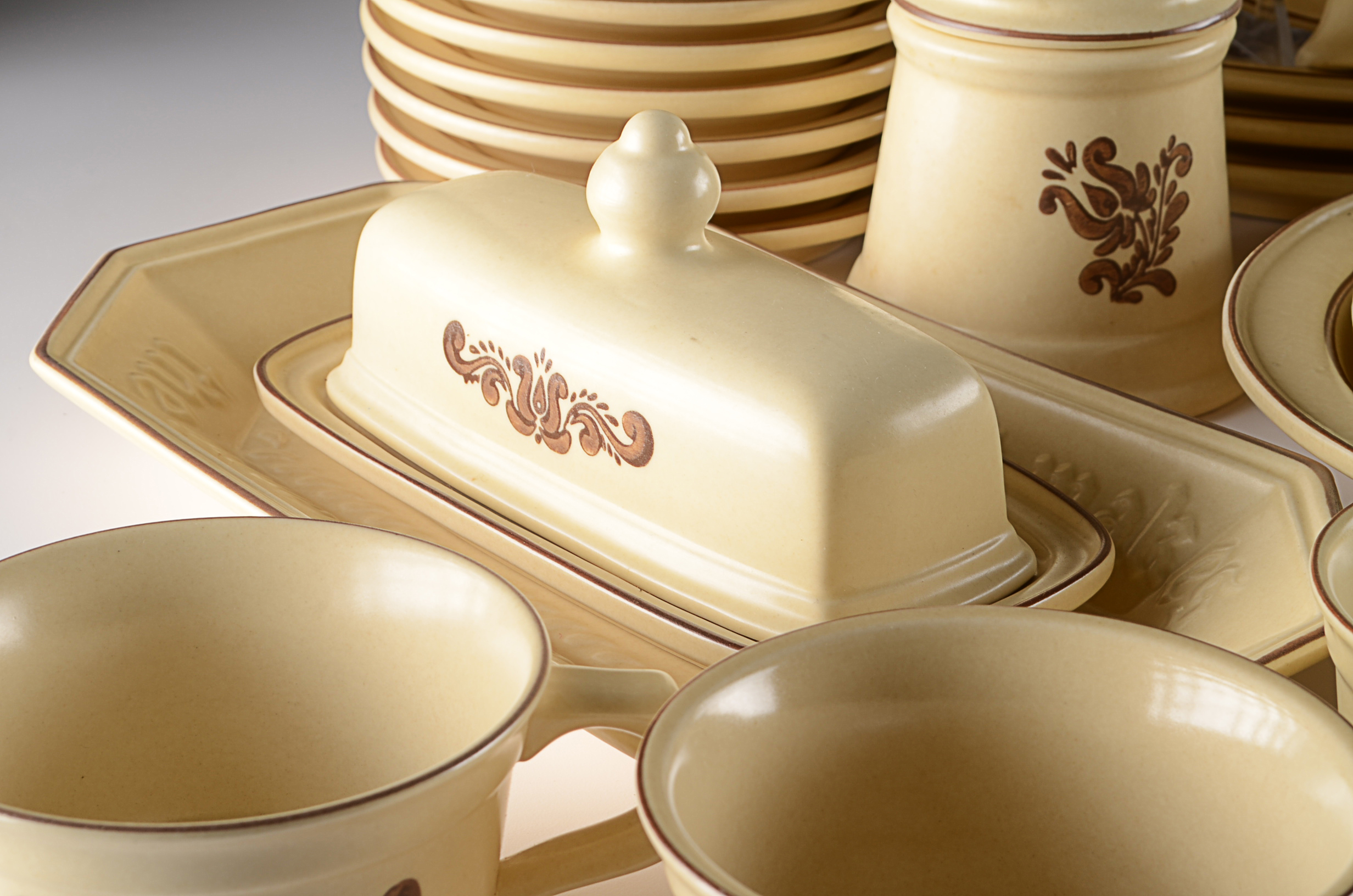 Collection of Pfaltzgraff Village Pattern Dinnerware Pieces