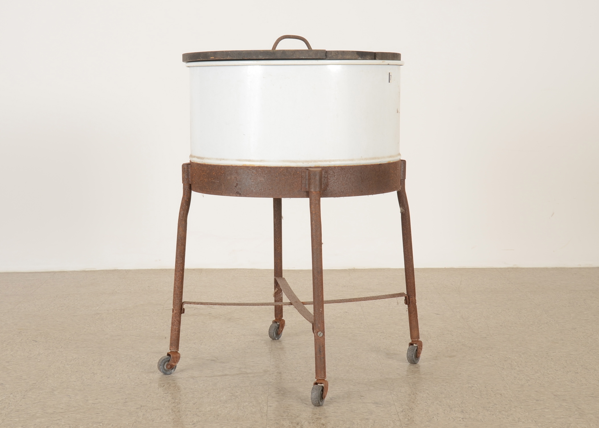 White Enamel Wash Tub on Wheels