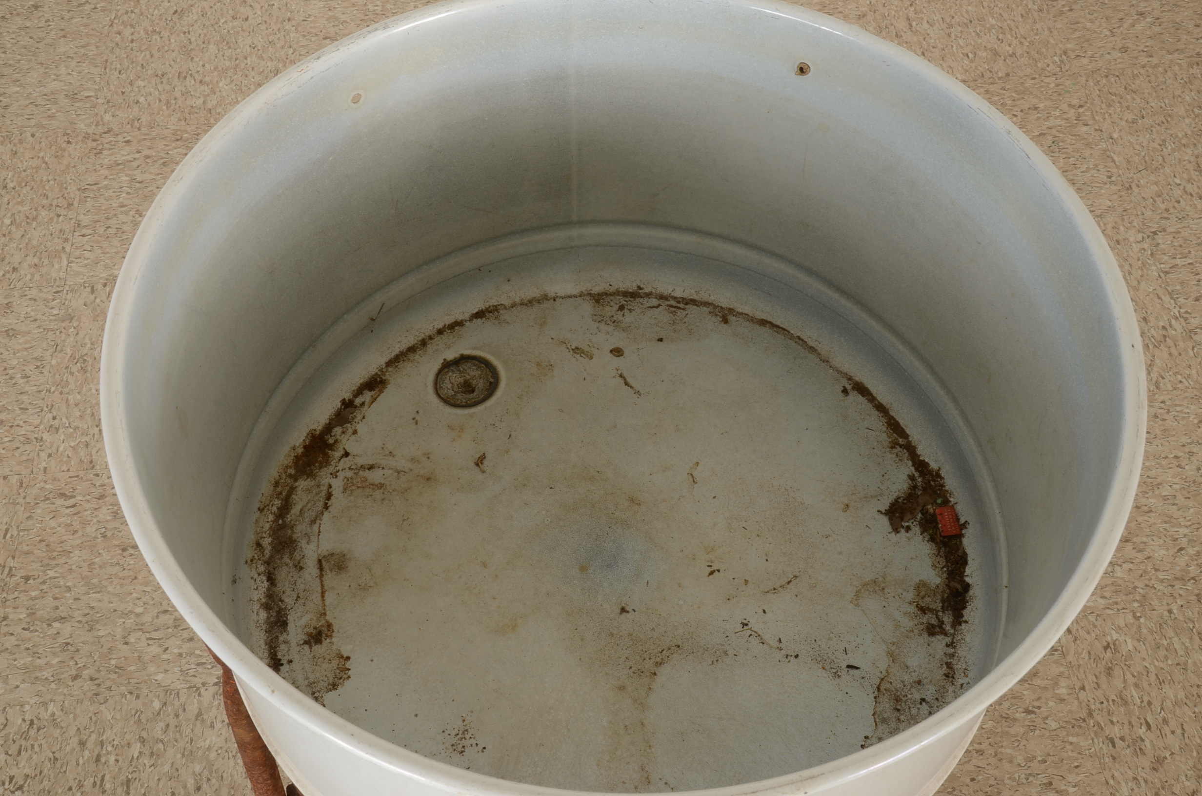 White Enamel Wash Tub on Wheels