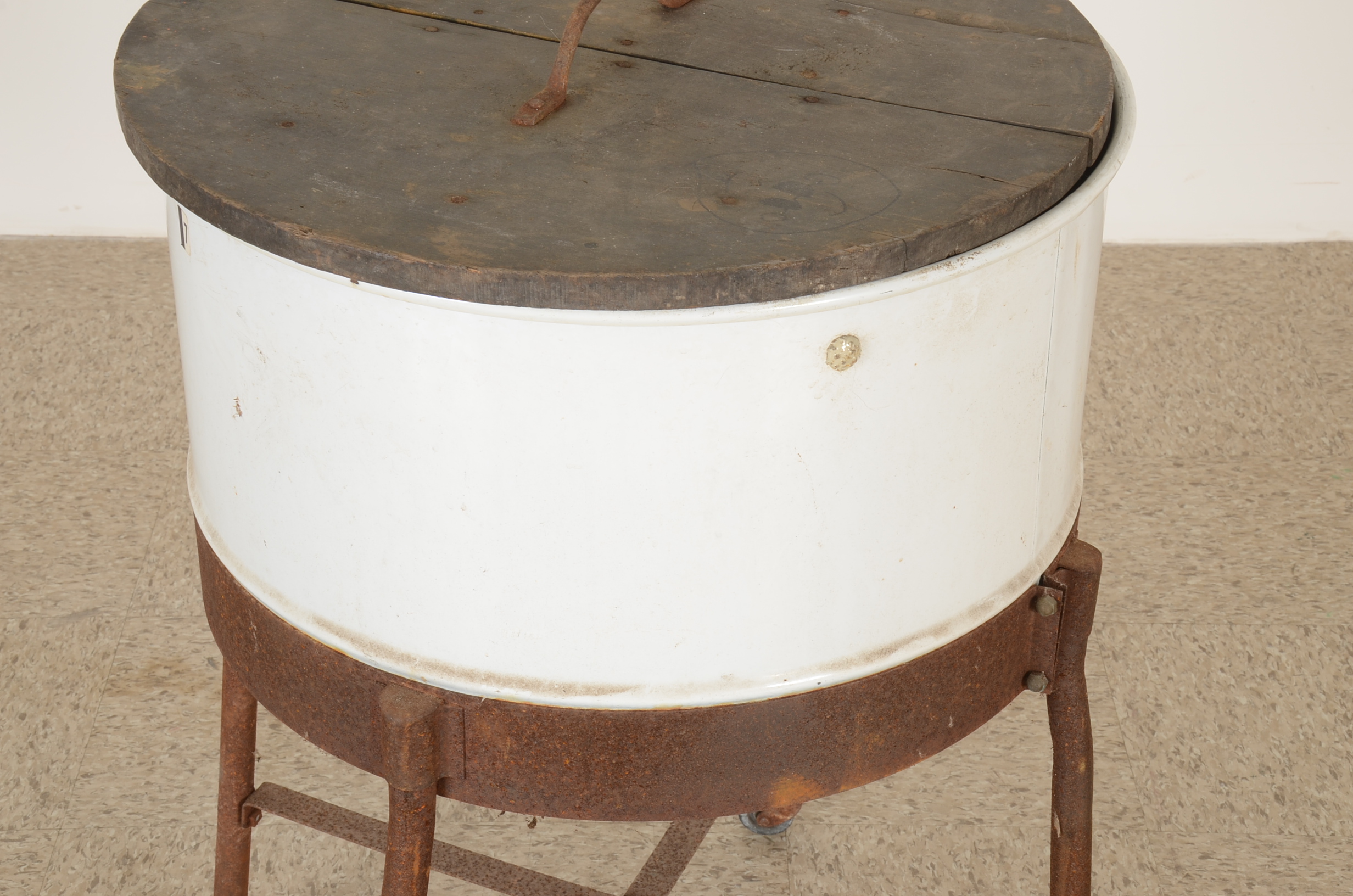 White Enamel Wash Tub on Wheels