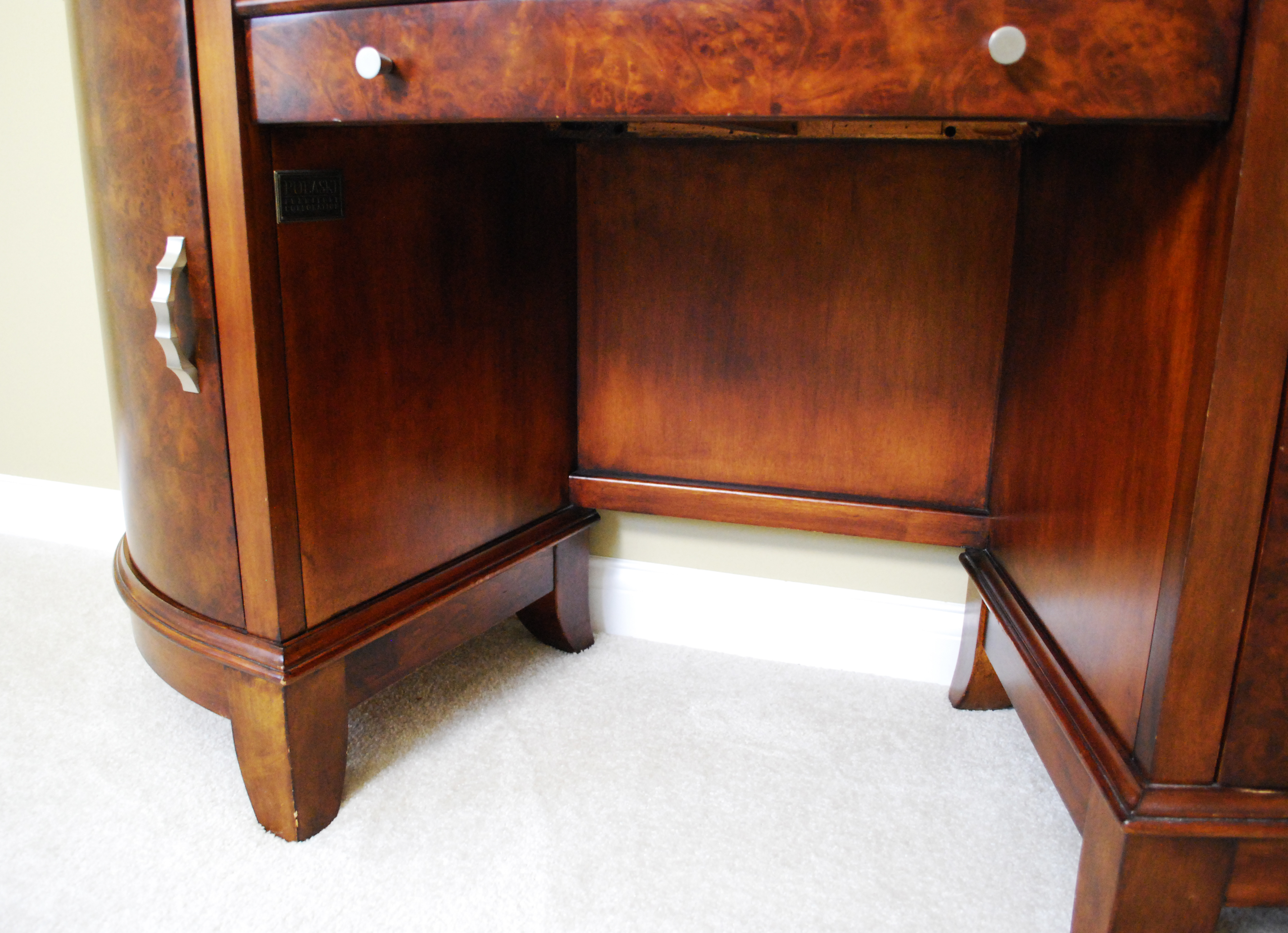 Art Deco Style Vanity With Mirror