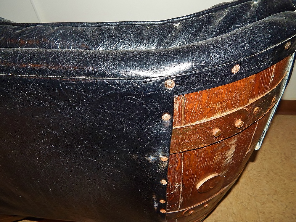 Vintage Leather-Look Whiskey Barrel Sofa