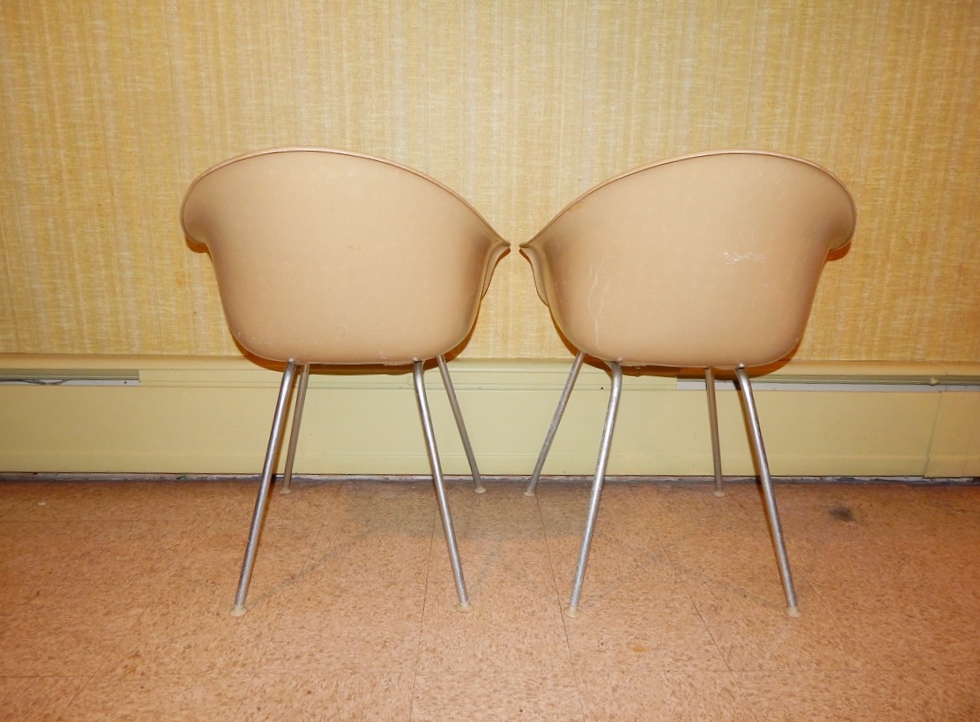 Retro Restaurant Table & Molded Fiberglass Chairs II