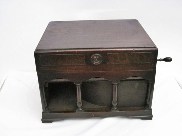 1920s Victrola Wurlitzer Record Player