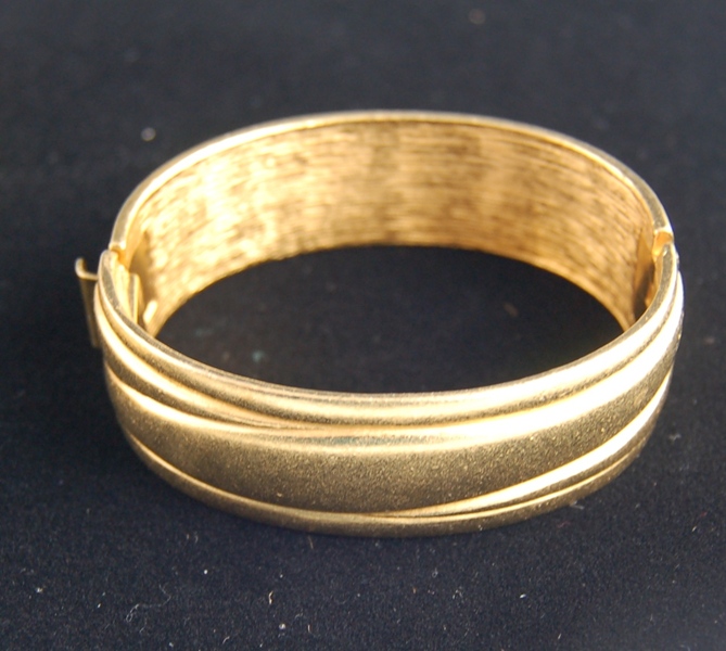 Beautiful Gold Costume Choker and Accessories 