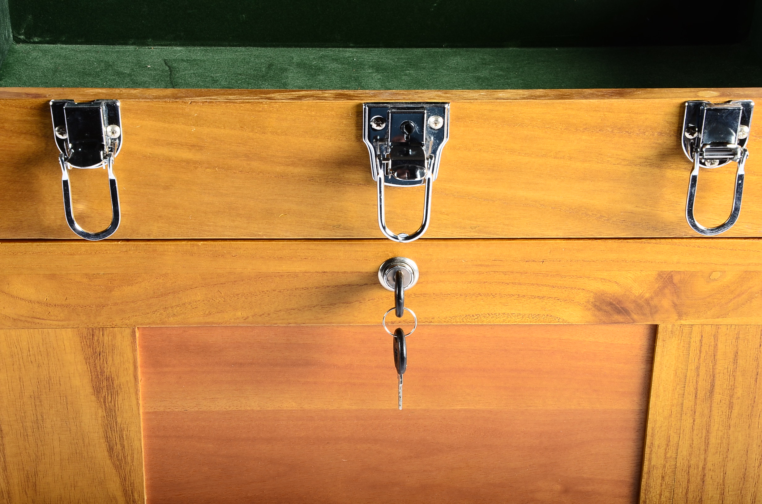 Windsor Design Eight-Drawer Wooden Tool Chest