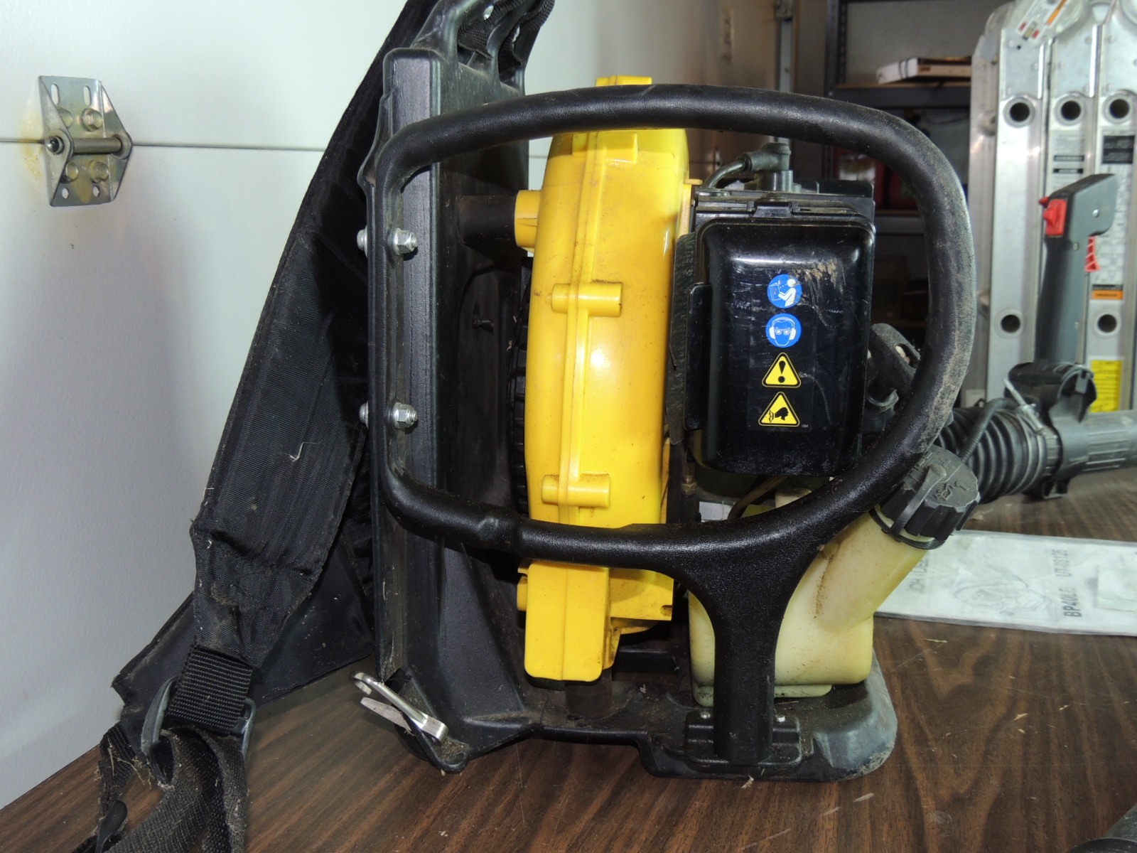 John Deere BP40LE Pro Series Leaf Blower