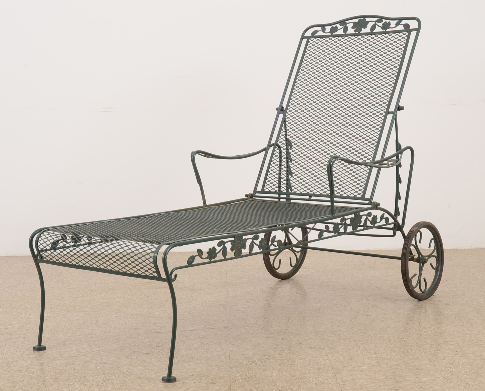 Outdoor Wrought Iron Chaise Lounge in Green