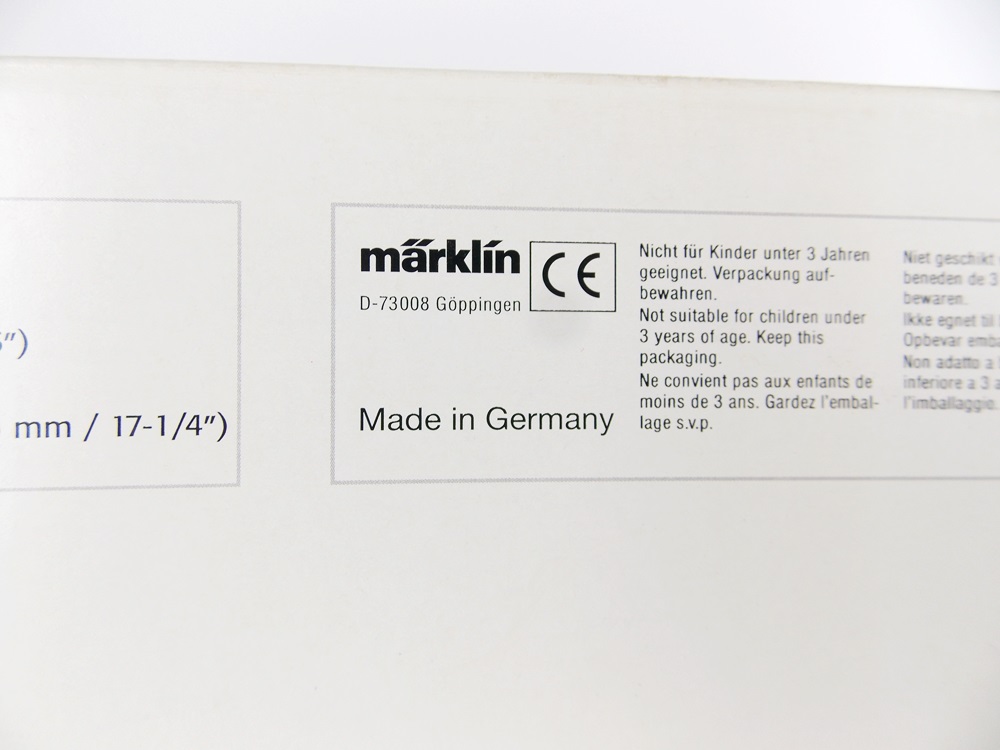 A Markin Delta 29206 HO Model Train Set, Extra Track and Six Additional Cars