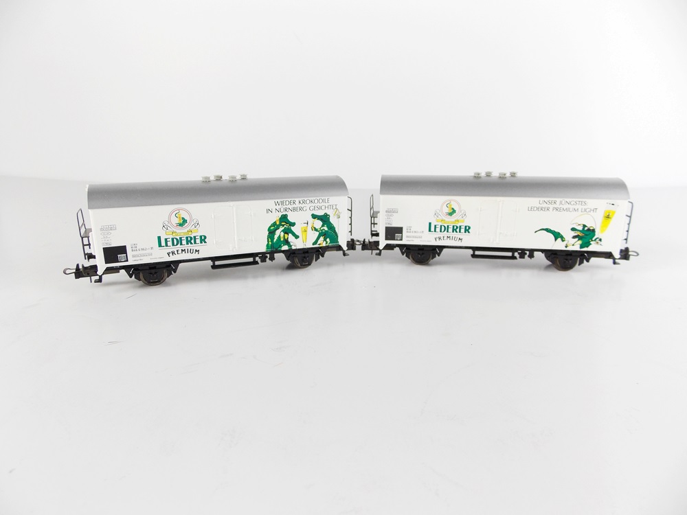 A Markin Delta 29206 HO Model Train Set, Extra Track and Six Additional Cars