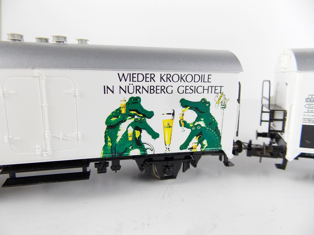 A Markin Delta 29206 HO Model Train Set, Extra Track and Six Additional Cars