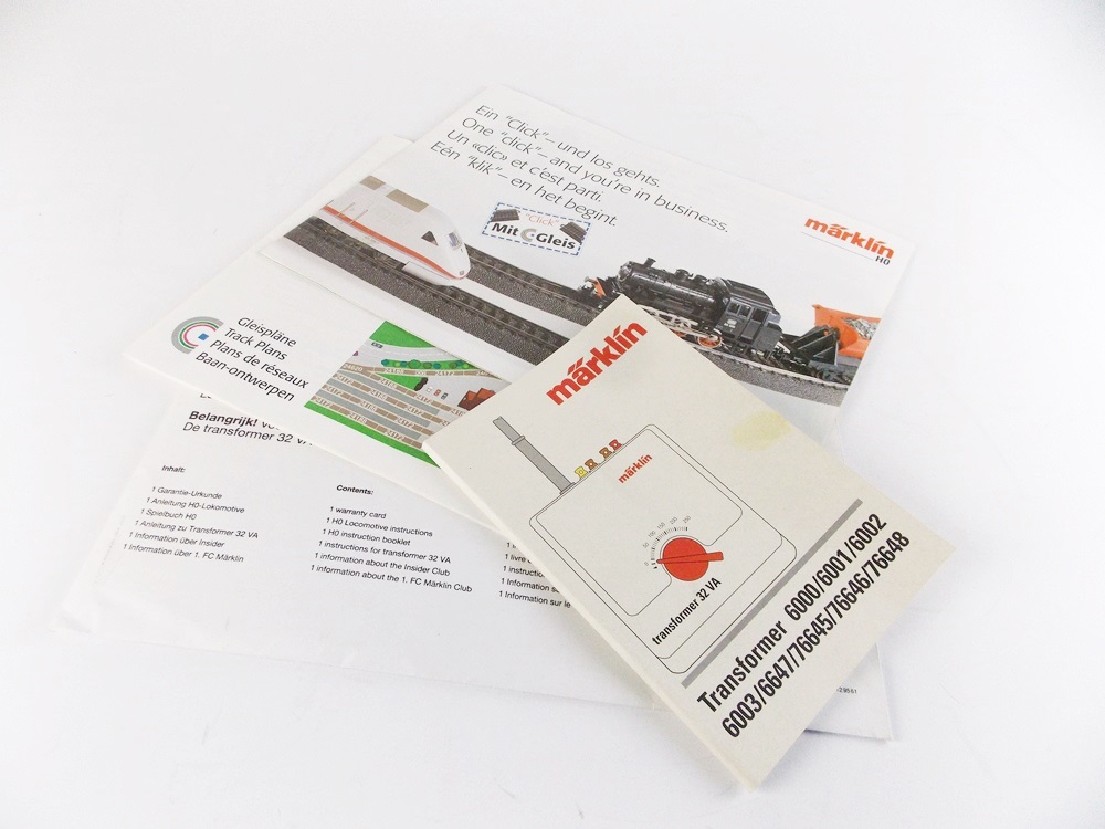 A Markin Delta 29206 HO Model Train Set, Extra Track and Six Additional Cars