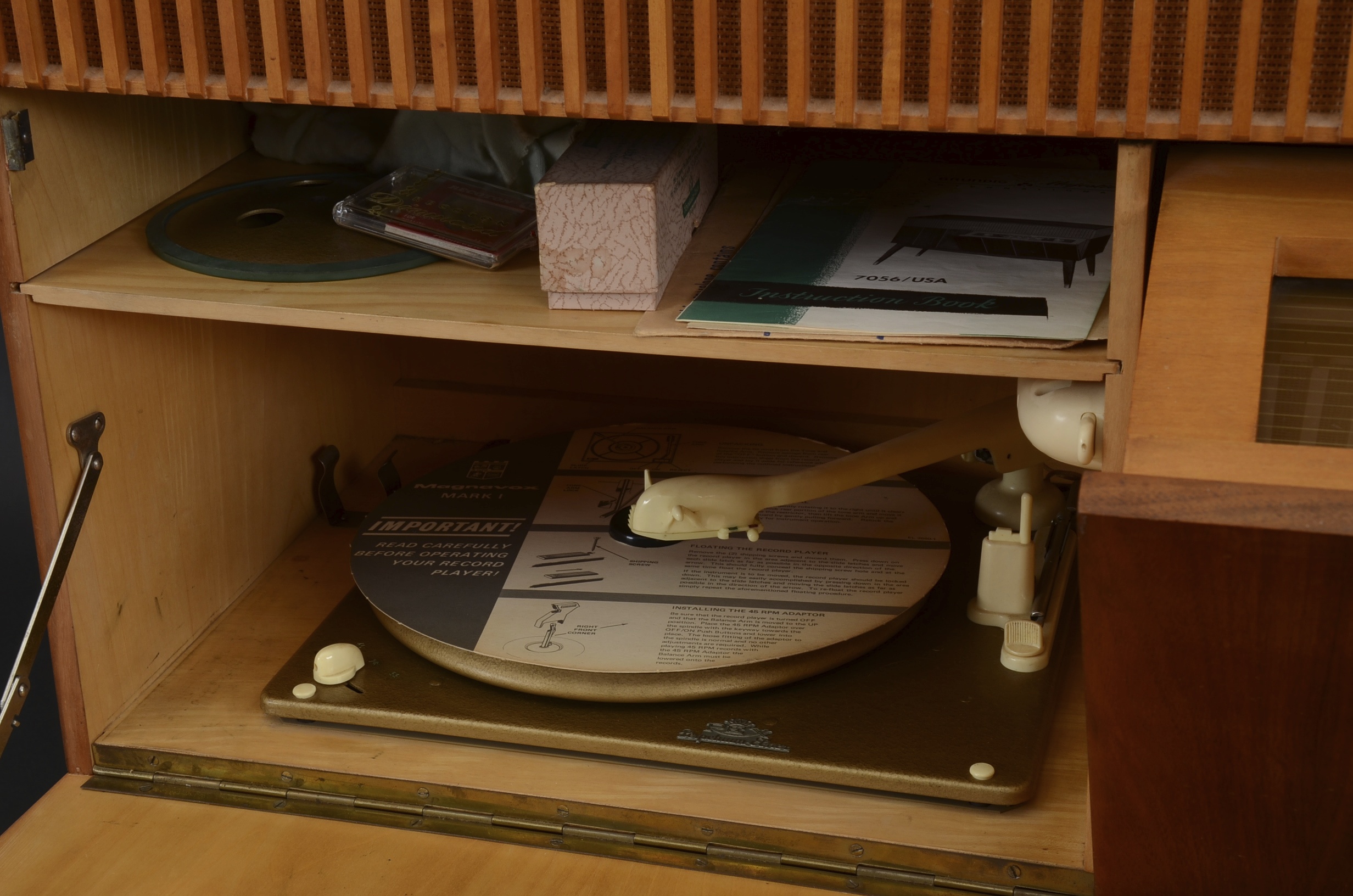 Mid Century Modern Grundig Majestic Model 7056 Stereo/Turntable Console