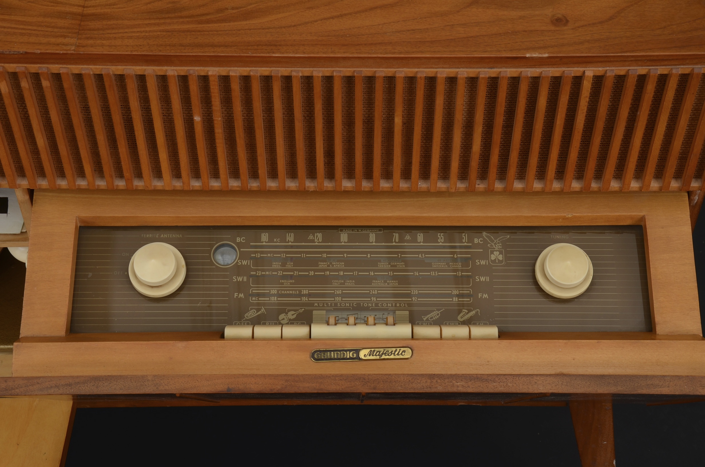 Mid Century Modern Grundig Majestic Model 7056 Stereo/Turntable Console