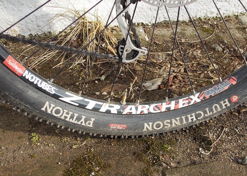 A 2004 Jamis Dakar Pro Mountain Bike with Mostly XTR Componants