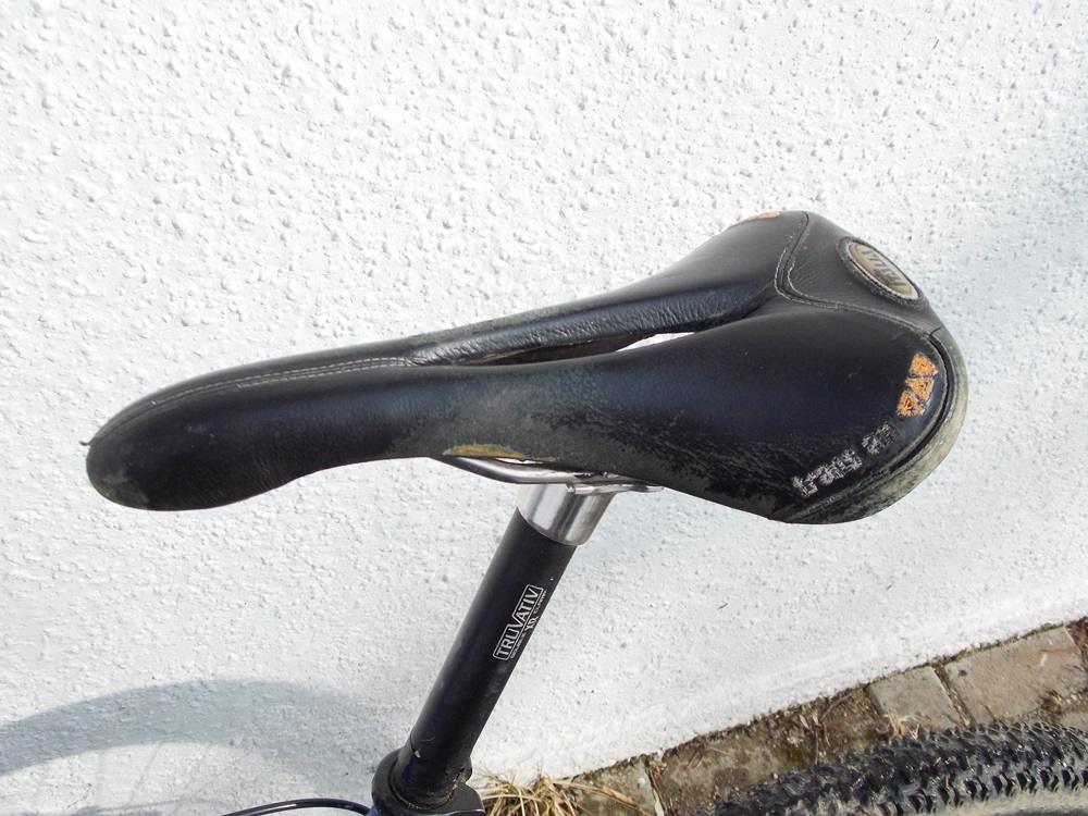 A 2004 Jamis Dakar Pro Mountain Bike with Mostly XTR Componants