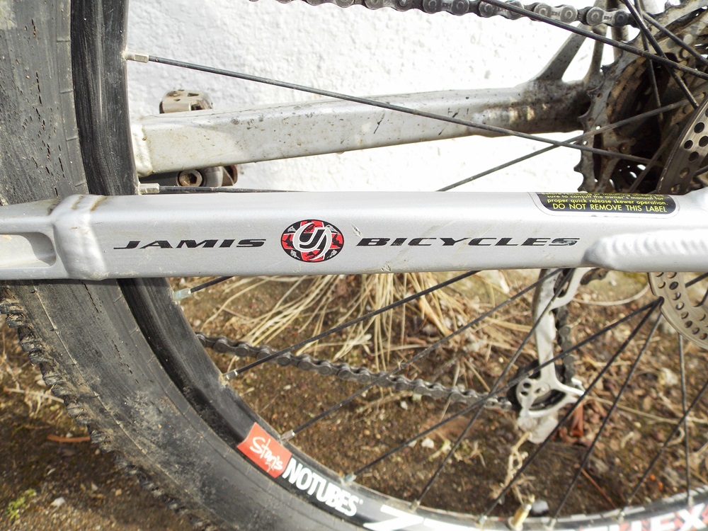 A 2004 Jamis Dakar Pro Mountain Bike with Mostly XTR Componants