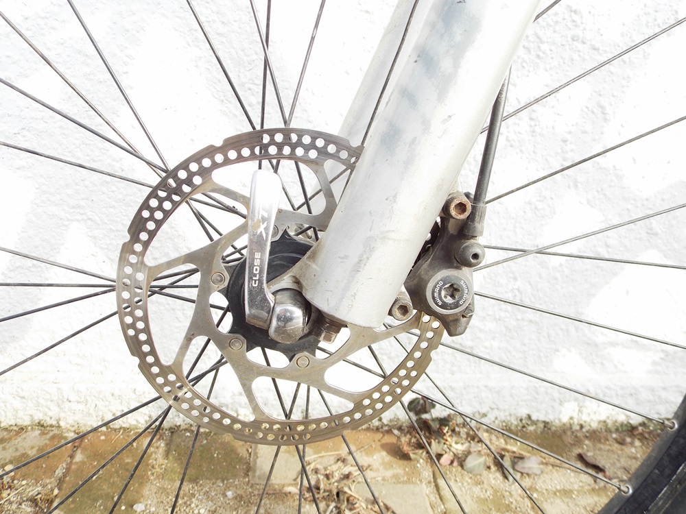 A 2004 Jamis Dakar Pro Mountain Bike with Mostly XTR Componants