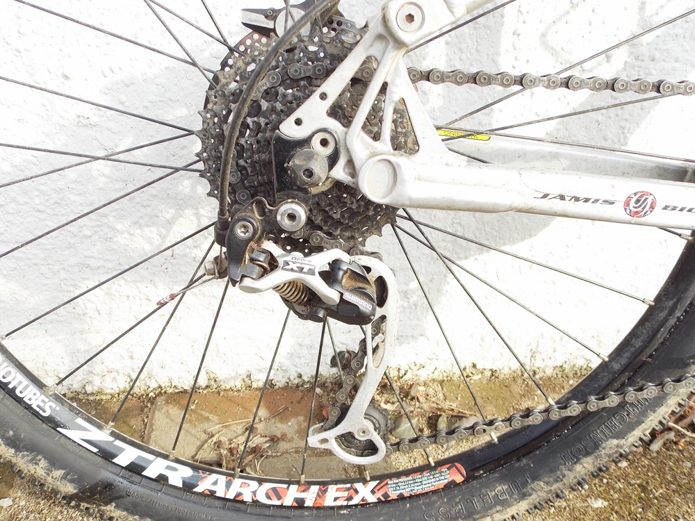 A 2004 Jamis Dakar Pro Mountain Bike with Mostly XTR Componants