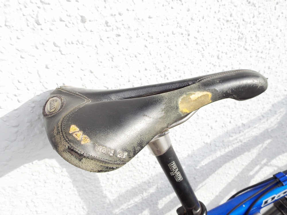 A 2004 Jamis Dakar Pro Mountain Bike with Mostly XTR Componants