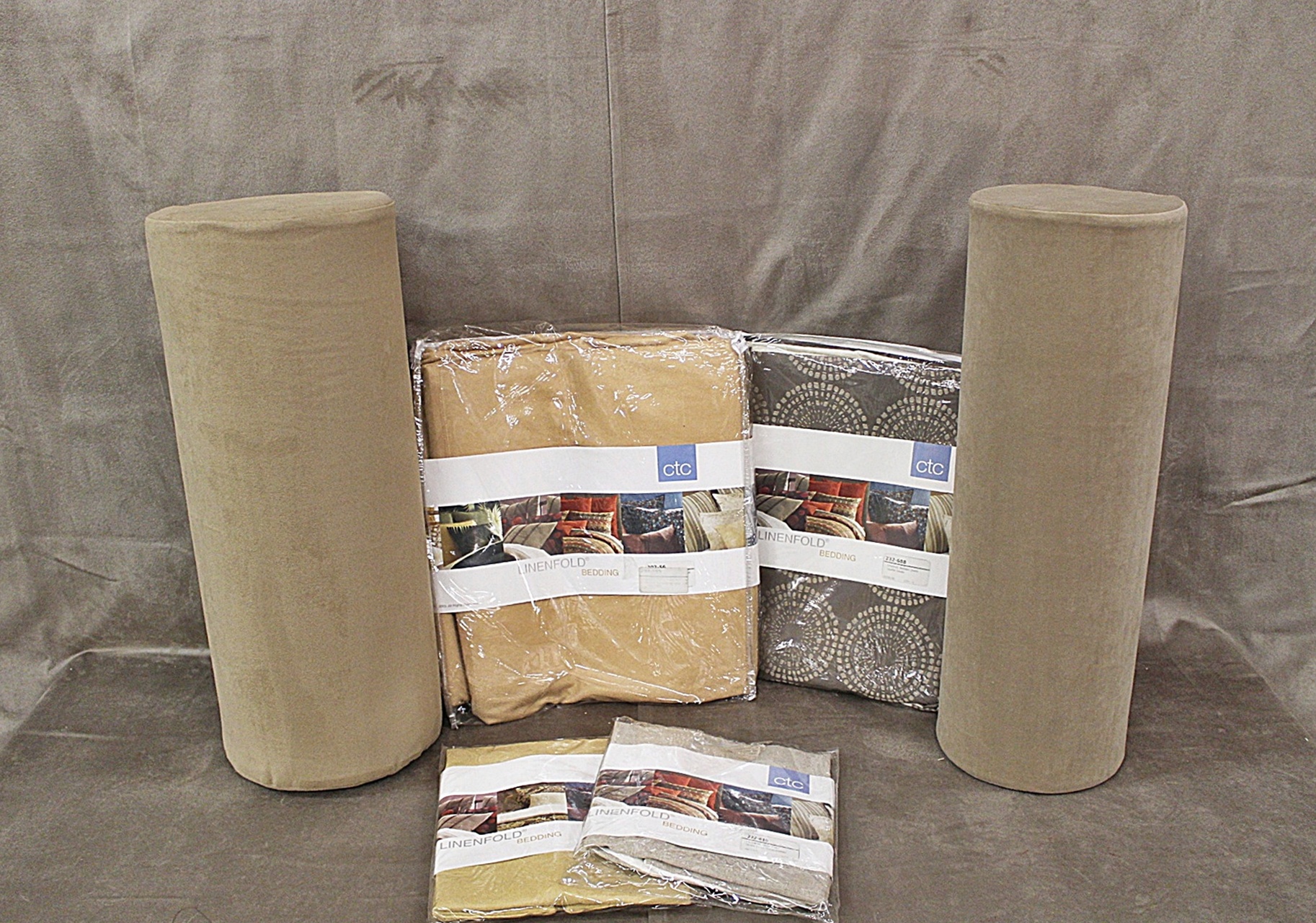 CTC Bedding Ensemble "Micro-Suede Chamois" & "Spakle Smoke" Oversize Queen