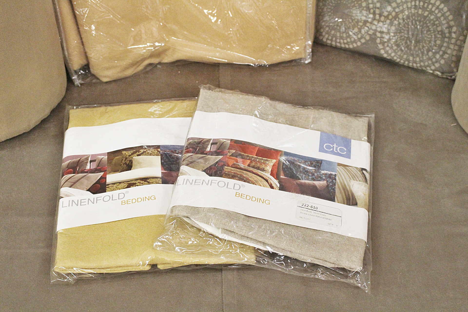 CTC Bedding Ensemble "Micro-Suede Chamois" & "Spakle Smoke" Oversize Queen