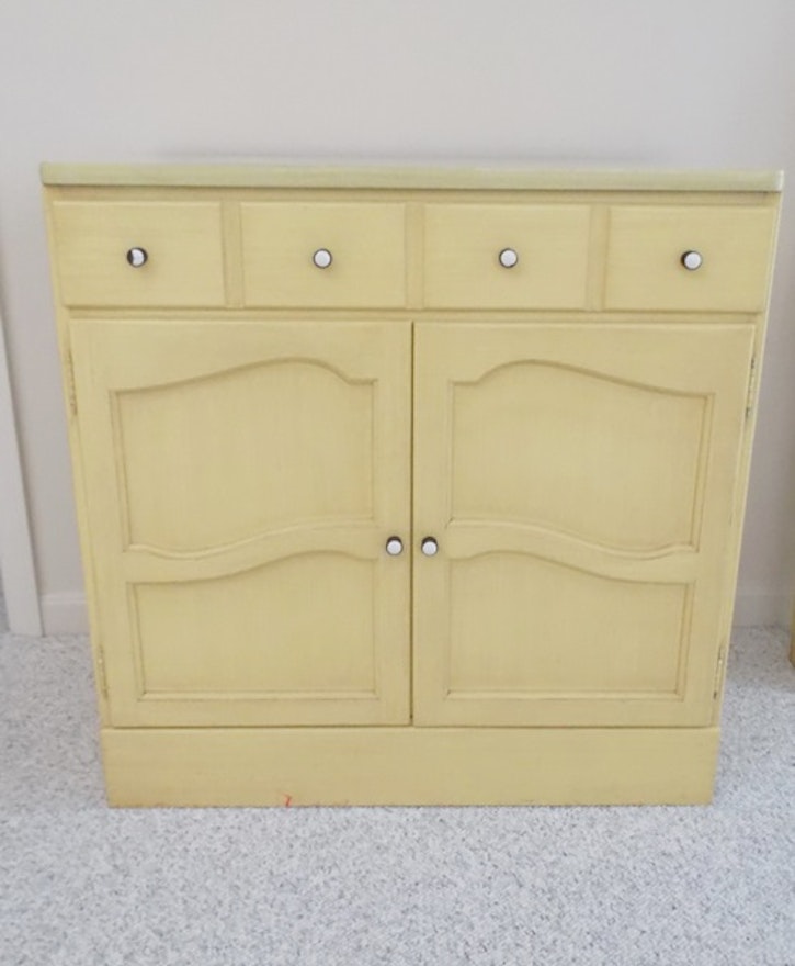 Ethan Allen Yellow Daffodil Heirloom Side Table Cabinet 