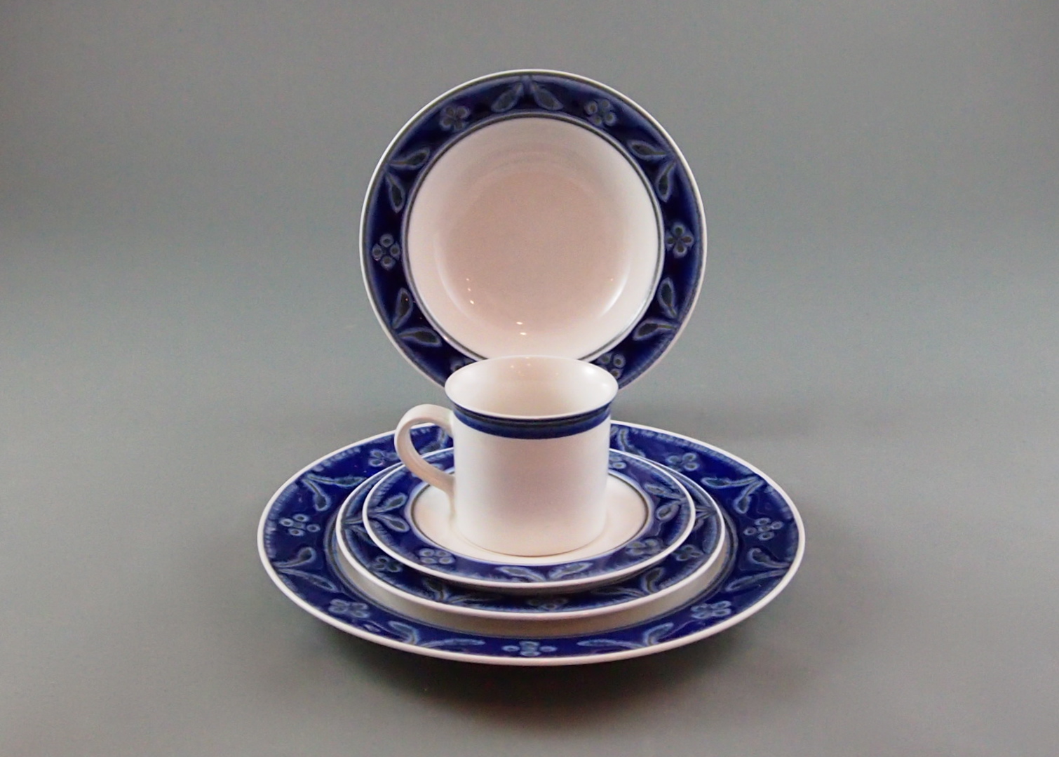 Savoir Vivre "Chantilly Blue" Dining Set